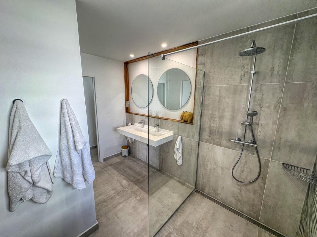 27.Location villa piscine Sainte Anne Guadeloupe_Suite vue Mer